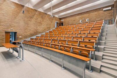 ELBI Electric & Lighting a investit peste 350.000 lei în renovarea amfiteatrului Facultății de Inginerie Electrică de la Universitatea Politehnica București